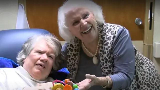 You are currently viewing Ibu 88 Tahun Masih Merawat Putrinya yang Menyandang Cerebral Palsy Selama 70 Tahun